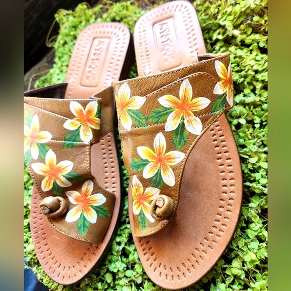 MYSTIQUE Handpainted Festive Flowers Anthro Toe Ring Slip On Leather Sandals 6 - Picture 2 of 12